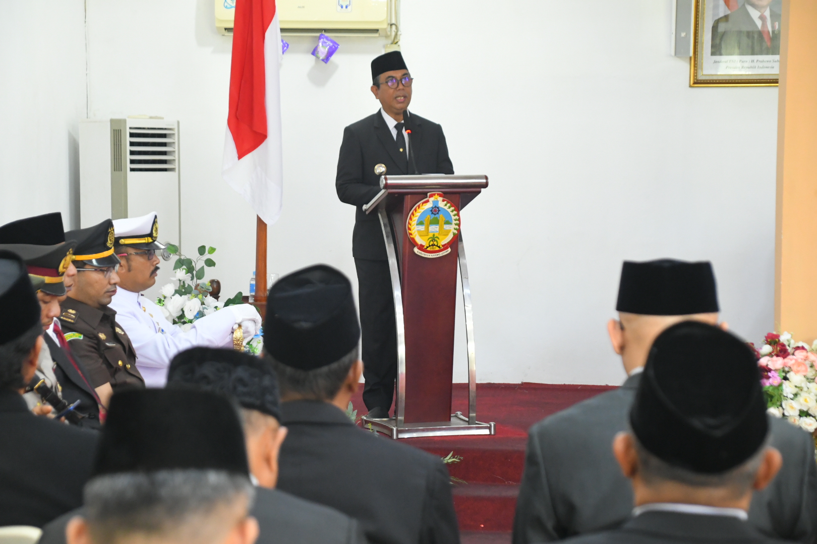 pj-bupati-alfian-ucapkan-selamat-atas-pelantikan-pimpinan-dprd-kayong-utara-dorong-komunikasi-dan-sinergi-harmonis-20241108205018