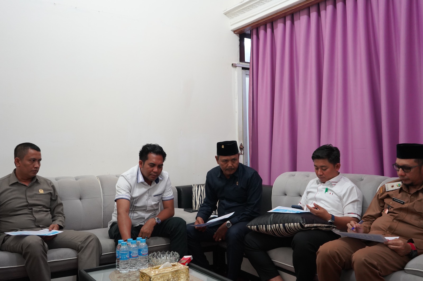 rapat-badan-musyawarah-dprd-kabupaten-kayong-utara-menyusun-agenda-kerja-dprd-20250509140114