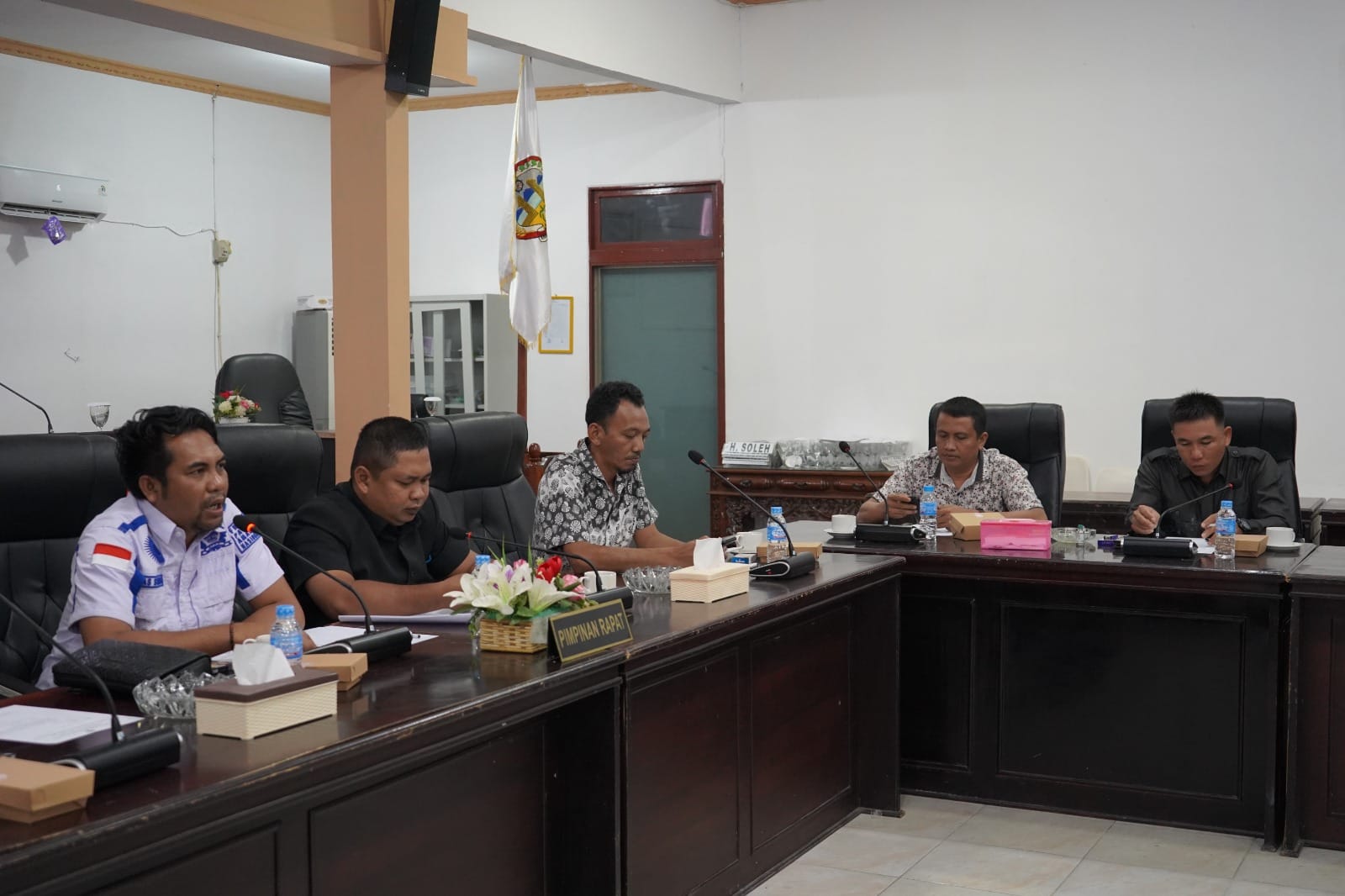 komisi-i-dprd-kabupaten-kayong-utara-gelar-rapat-kerja-bahas-investasi-dan-pad-20250626181409