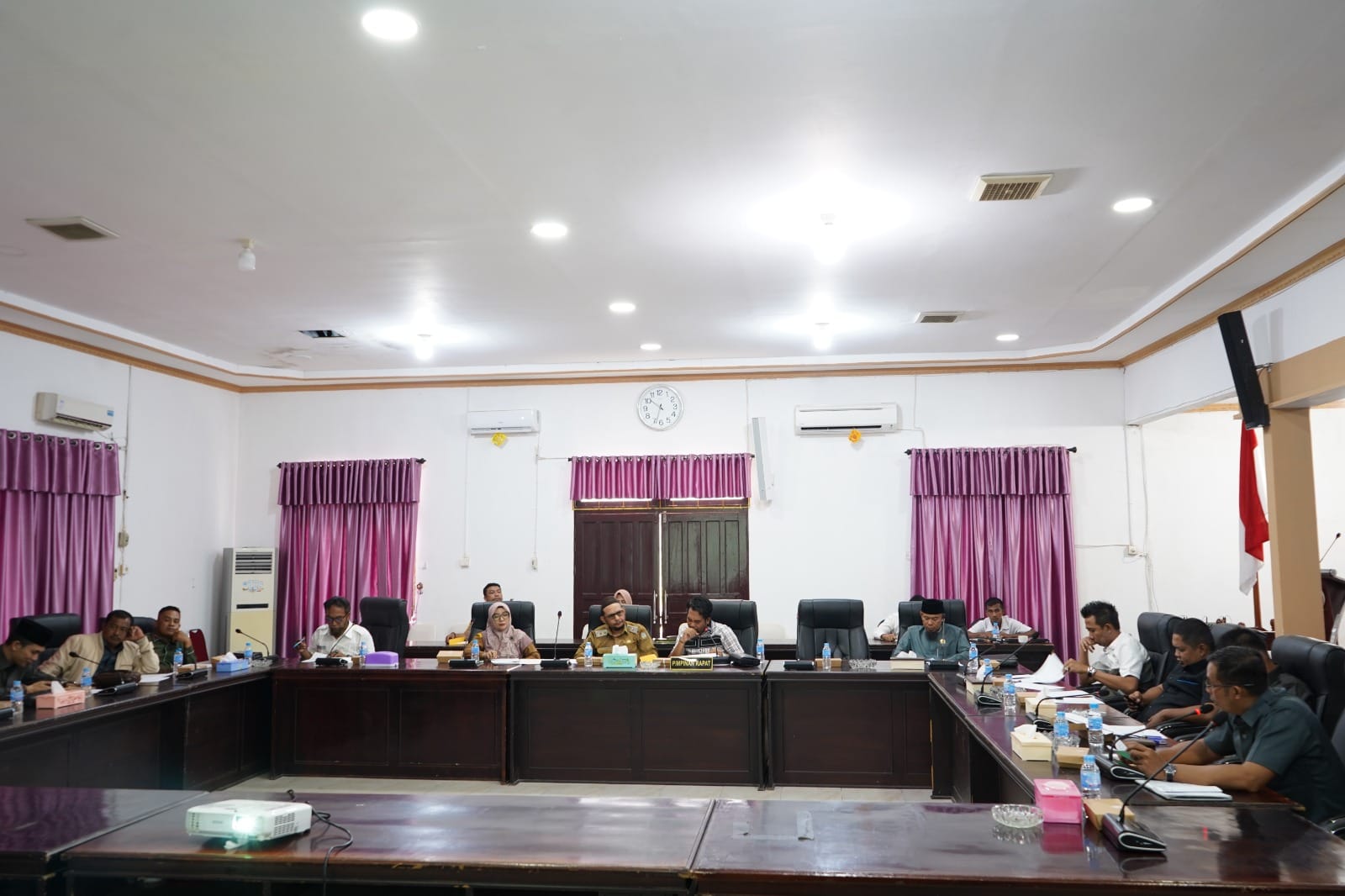 banggar-dprd-kabupaten-kayong-utara-gelar-rapat-internal-20250626181036