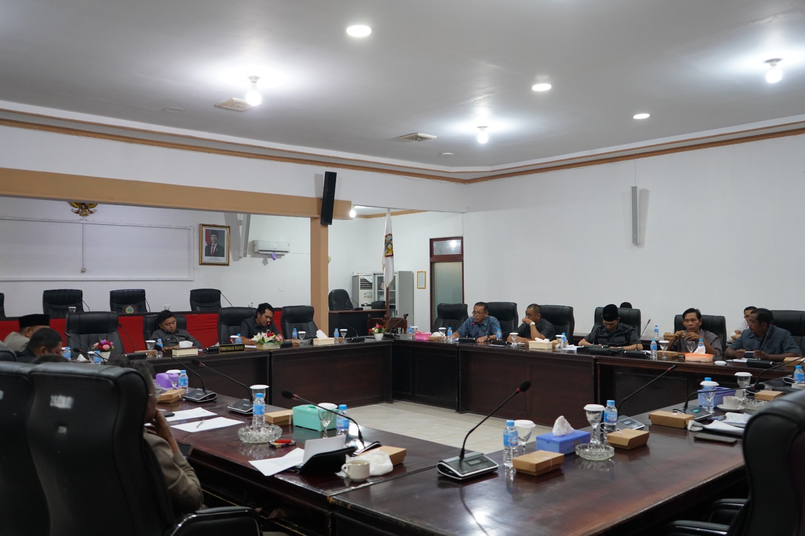 dprd-kabupaten-kayong-utara-gelar-rapat-internal-20250707120214
