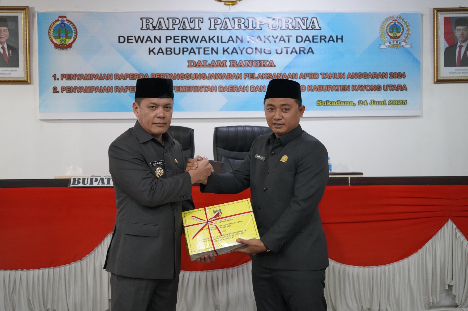 drpd-kab-kayong-utara-gelar-rapat-paripurna-penyampaian-raperda-pertanggungjawaban-pelaksanaan-apbd-ta-2024-dan-raperda-dari-pemerintah-daerah-dan-dari-dprd-kabupaten-kayong-utara-20250707122326