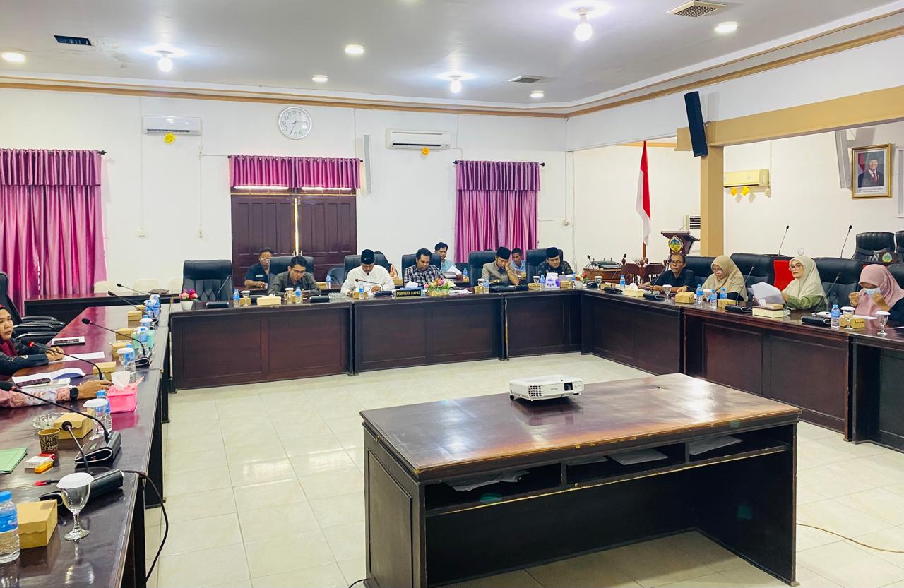banggar-dprd-kayong-utara-gelar-rapat-pembahasan-raperda-pertanggungjawaban-pelaksanaan-apbd-ta-2024-bersama-bkd-dan-bapperida-kabupaten-kayong-utara-20250804195801